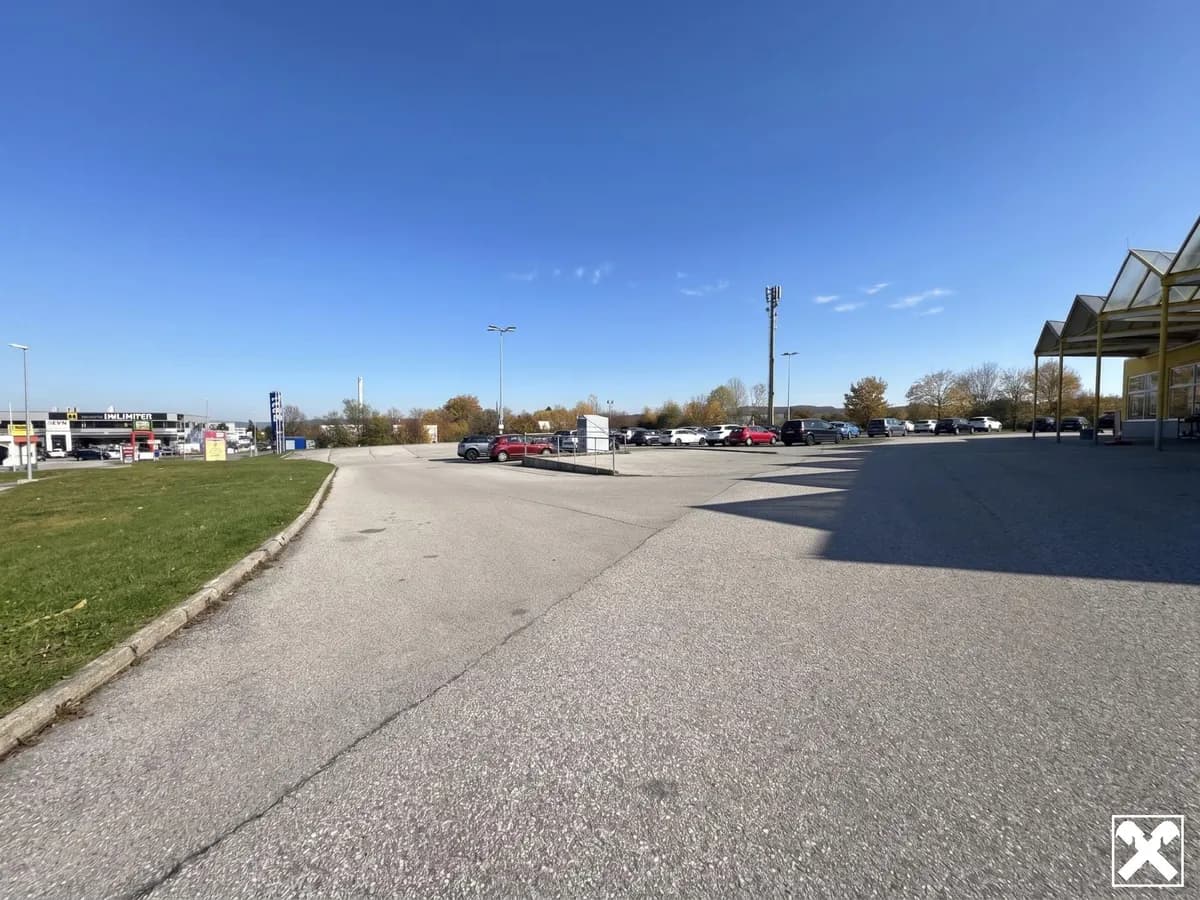 Gewerbeimmobilie mieten in Neunkirchen – 1 000 m², € 7.500 – Bild 11 von 12