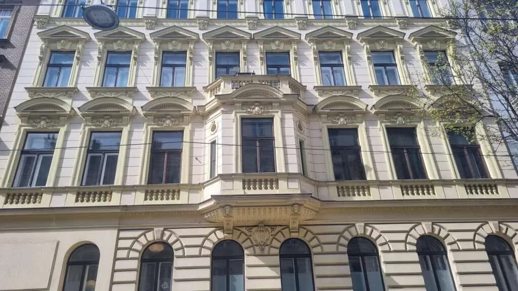 Gewerbeimmobilie mieten in Wien – 480 m², € 8.136