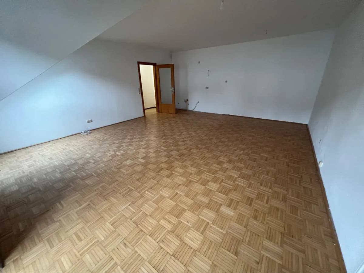 2-Zimmer-Wohnung kaufen in Gmunden – 65,89 m², € 179.000 – Bild 1 von 11