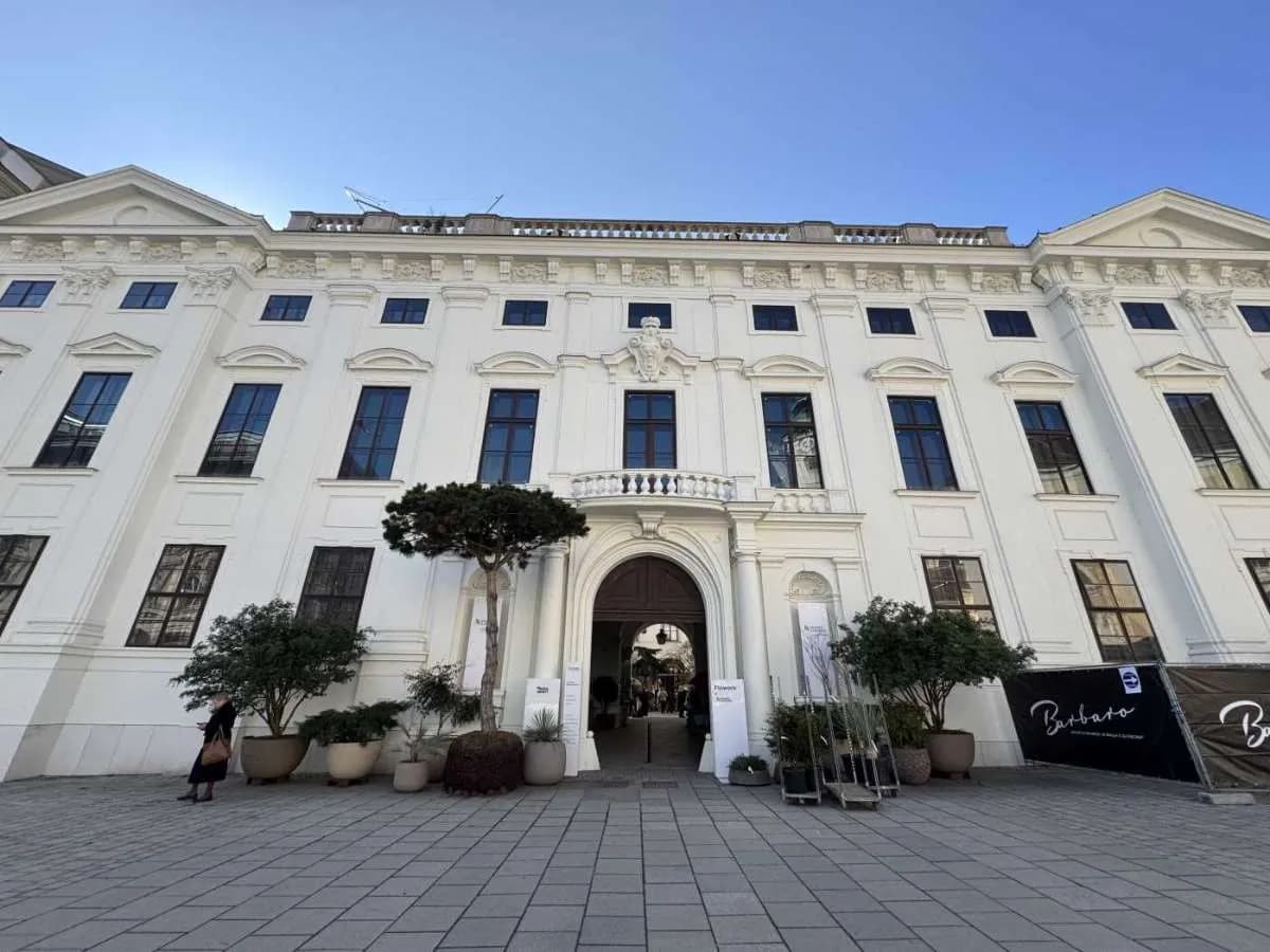 Gewerbeimmobilie mieten in Wien – 1 039 m², € 24
