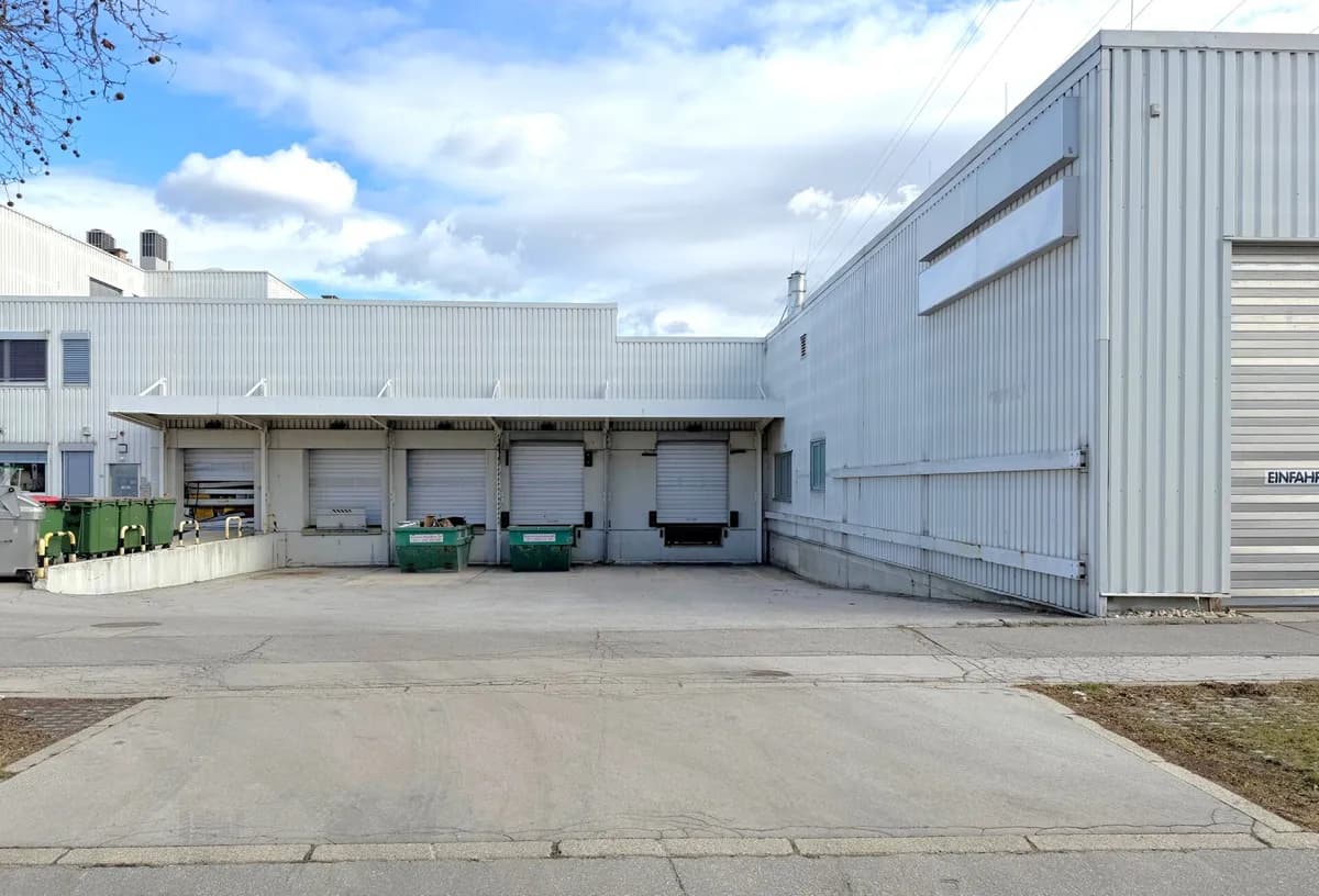 Gewerbeimmobilie mieten in Wien – 3 500 m², € 7 – Bild 1 von 8