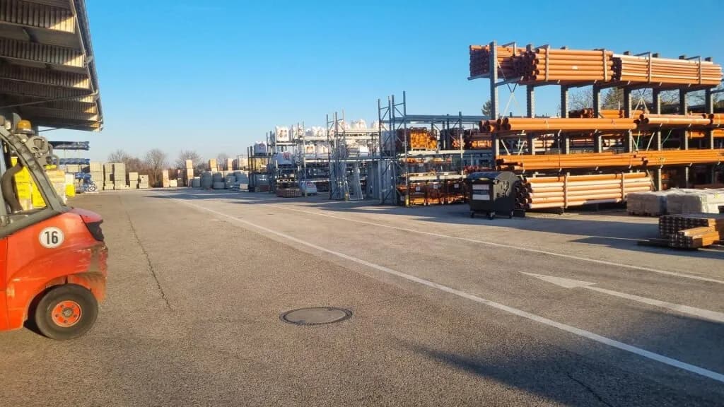 Immobilie mieten in Sankt Pölten – 1 500 m², € 2.400 – Bild 2 von 4