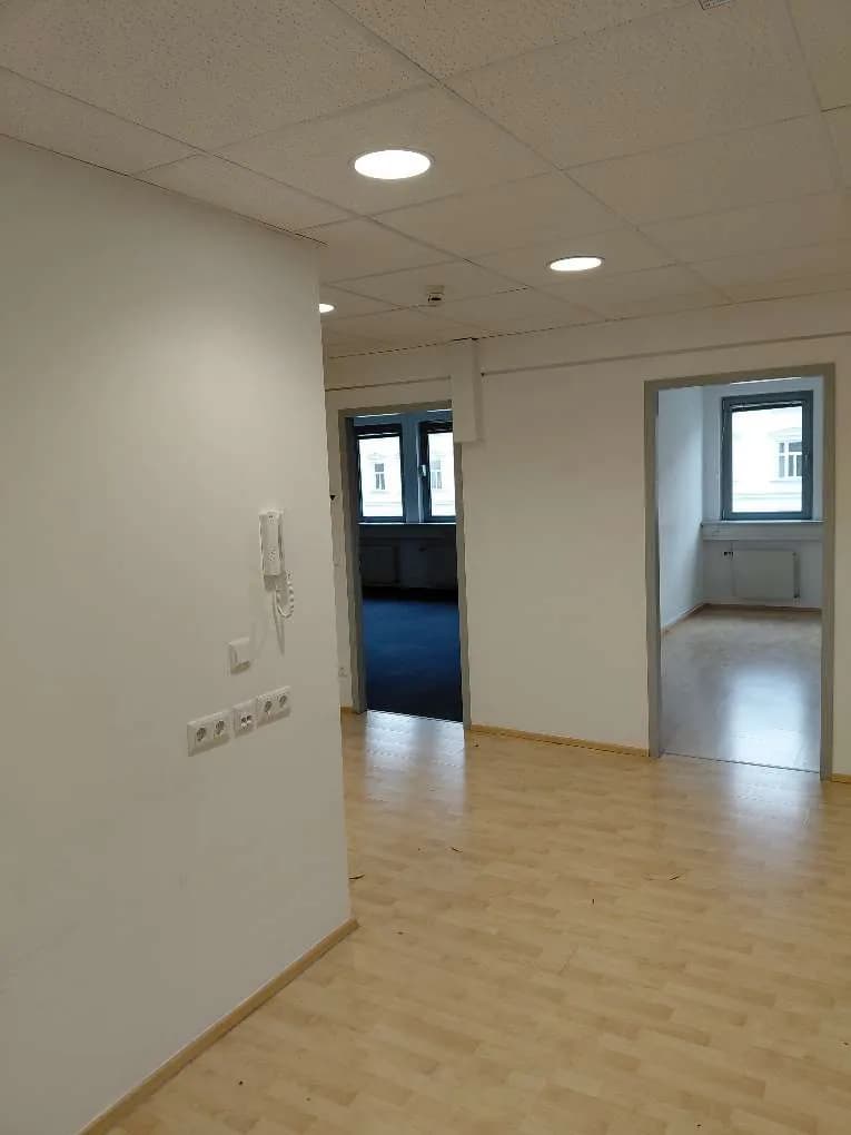 9-Zimmer-Gewerbeimmobilie mieten in Wien – 216 m², € 15 – Bild 2 von 13