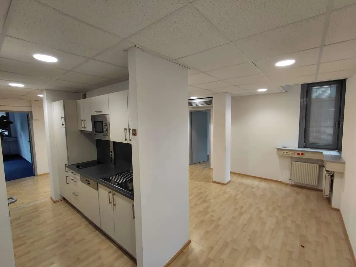 9-Zimmer-Gewerbeimmobilie mieten in Wien – 216 m², € 15 – Bild 11 von 13