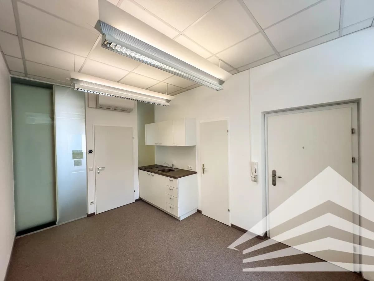 6-Zimmer-Gewerbeimmobilie mieten in Linz – 197 m², € 2.735 – Bild 8 von 11