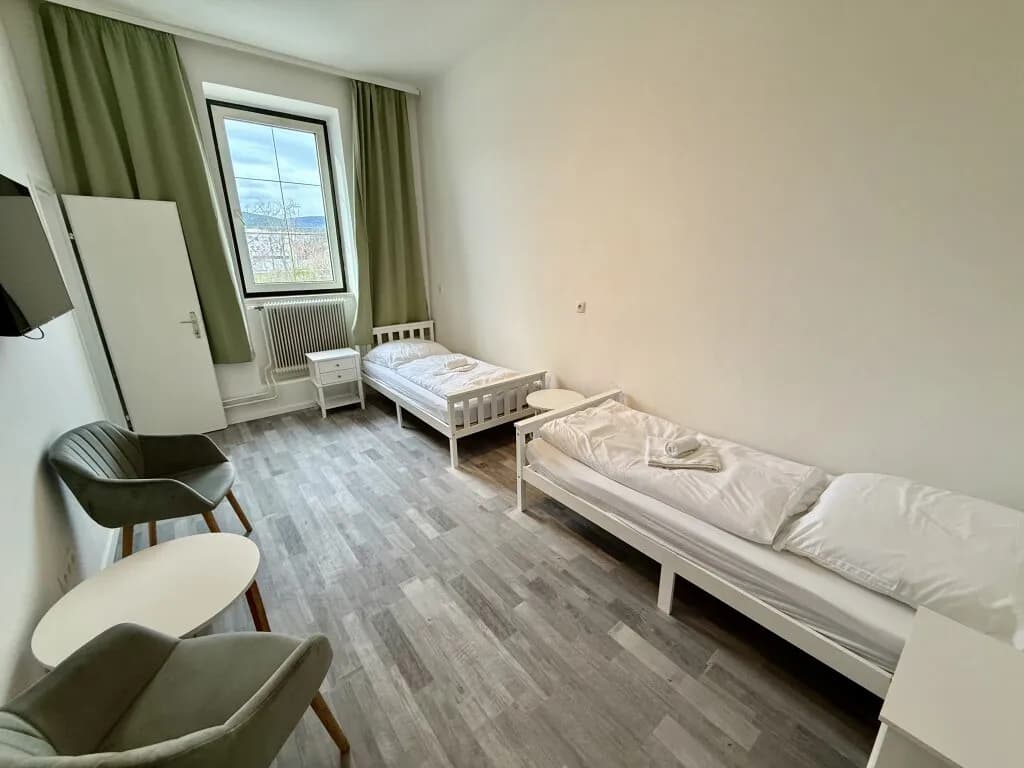 20-Zimmer-Gewerbeimmobilie kaufen in Neunkirchen – 454 m², € 749.000 – Bild 4 von 17