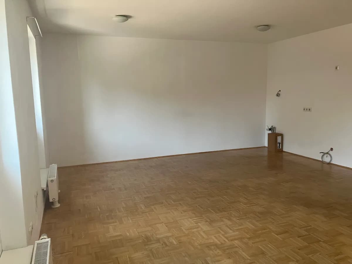 1-Zimmer-Gewerbeimmobilie mieten in Linz – 37 m², € 706 – Bild 2 von 4