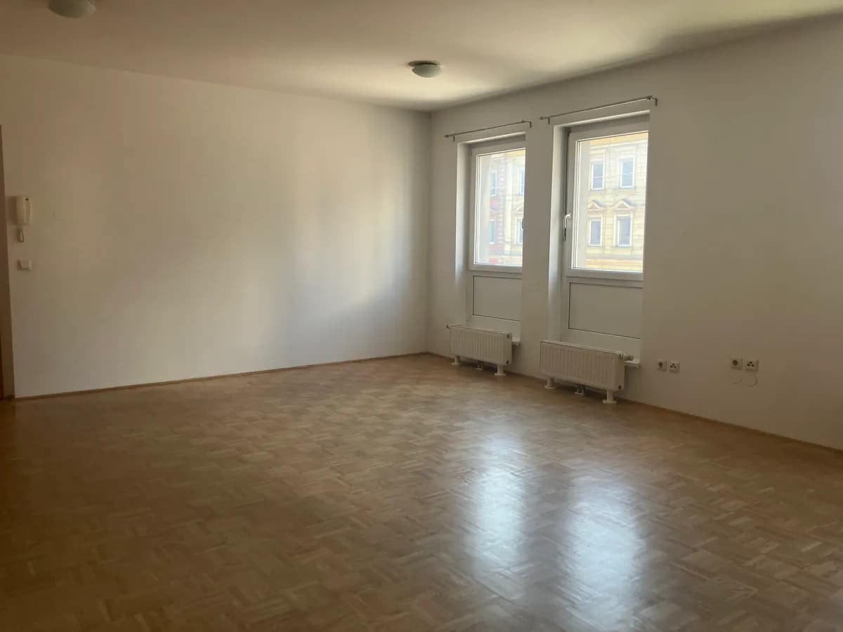 1-Zimmer-Gewerbeimmobilie mieten in Linz – 37 m², € 706 – Bild 3 von 4