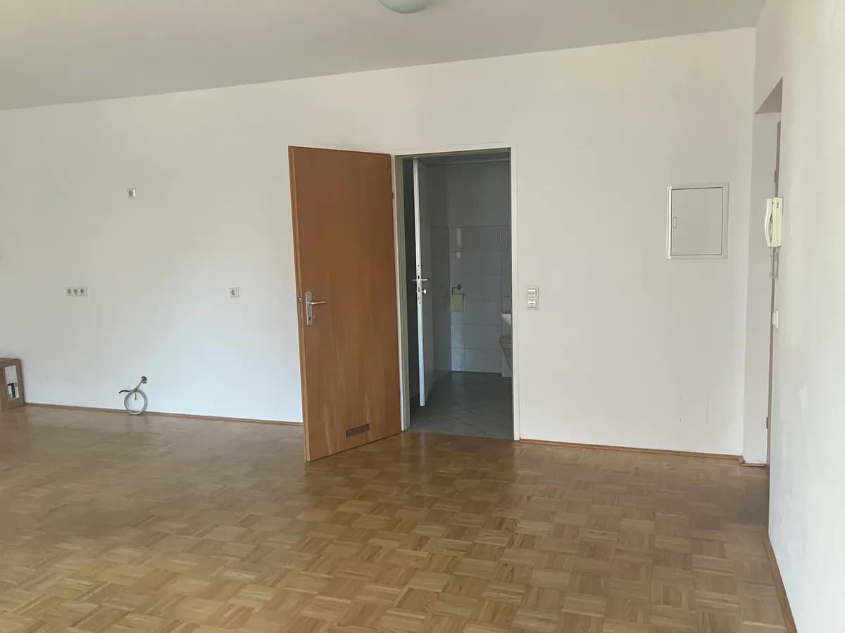 1-Zimmer-Gewerbeimmobilie mieten in Linz – 37 m², € 706 – Bild 4 von 4