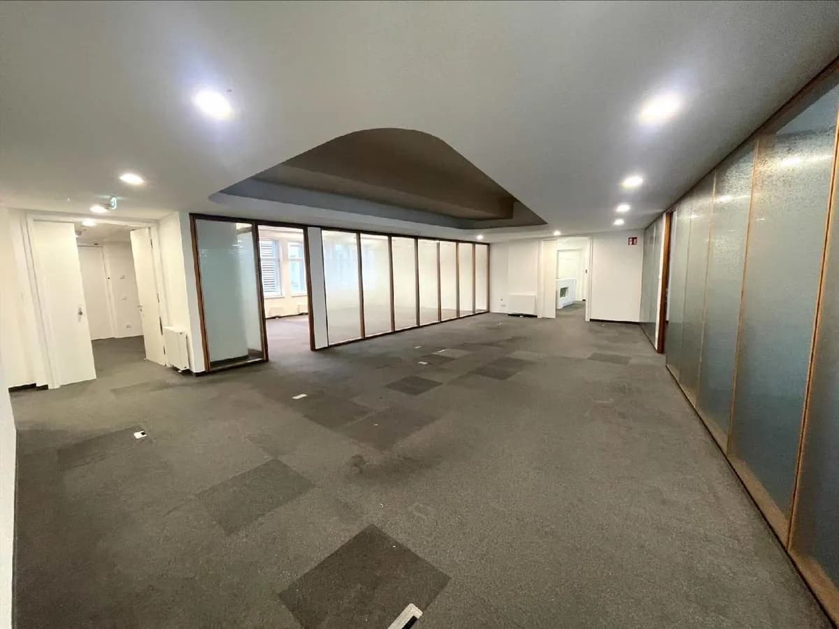 11-Zimmer-Gewerbeimmobilie mieten in Wien – 638 m², € 17.995 – Bild 3 von 19