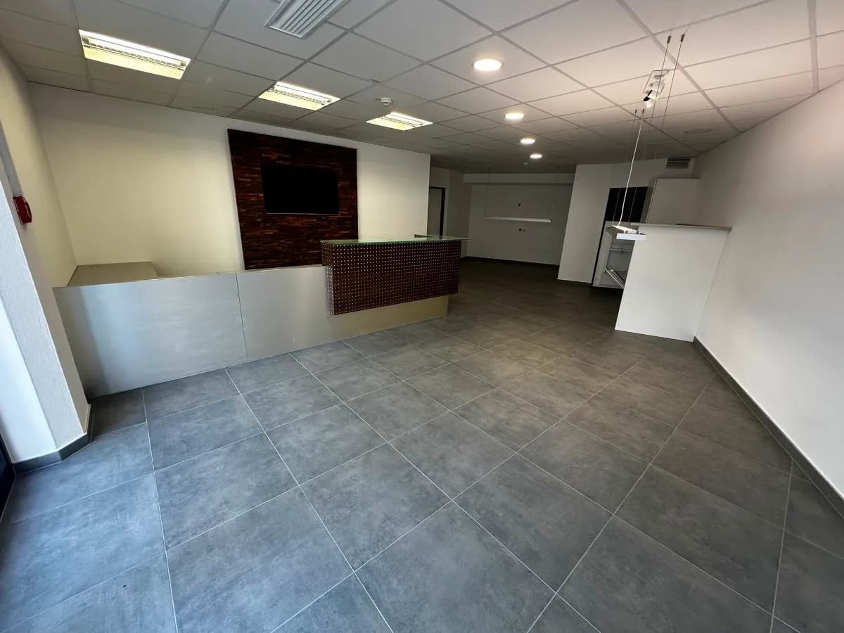 2-Zimmer-Gewerbeimmobilie mieten in Wels – 57 m², € 680 – Bild 1 von 4