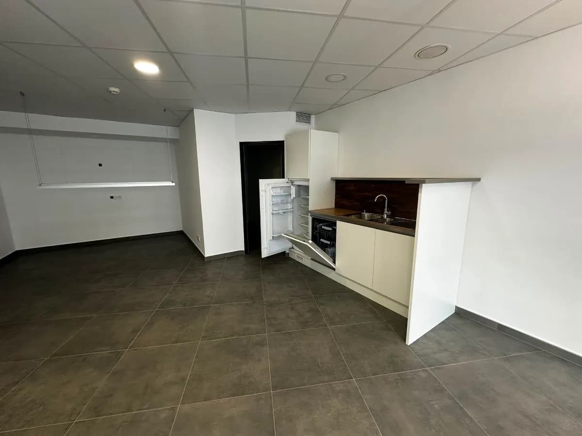 2-Zimmer-Gewerbeimmobilie mieten in Wels – 57 m², € 680 – Bild 3 von 4