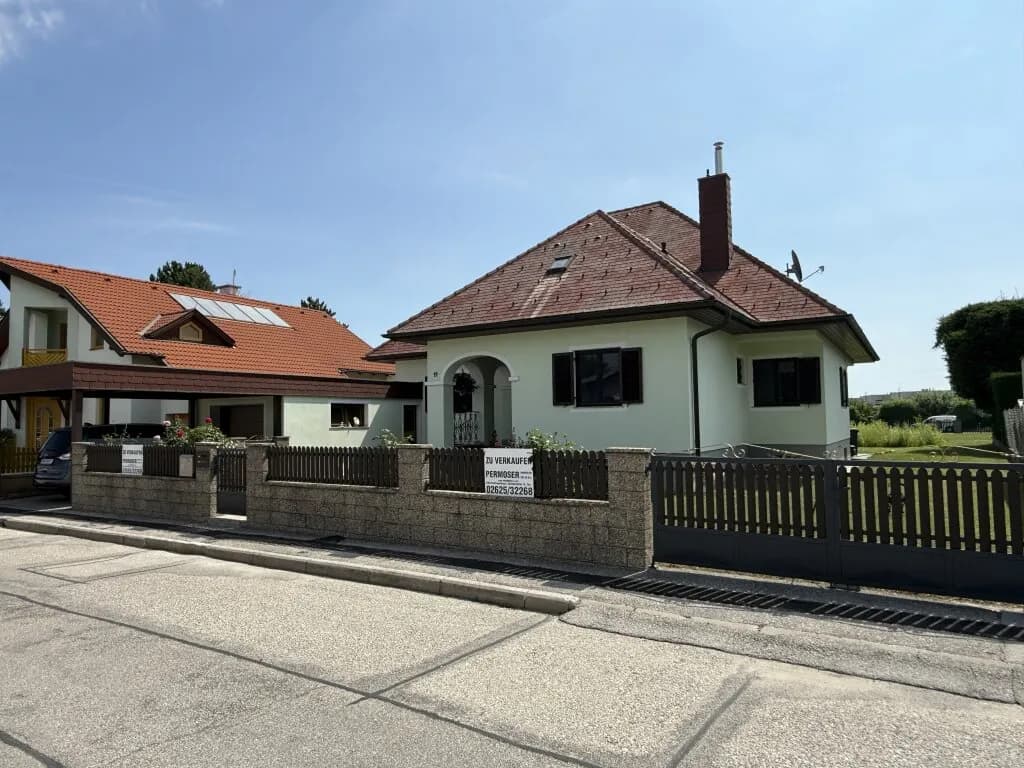Haus kaufen in Wiener Neustadt – 199,33 m², € 598.000 – Bild 1 von 19
