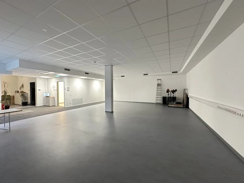 Gewerbeimmobilie mieten in Graz – 250 m², € 7 – Bild 1 von 15