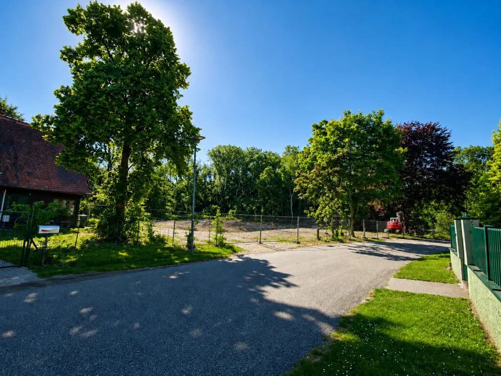 Grundstück kaufen in Gänserndorf – 711 m², € 450.000 – Bild 2 von 2