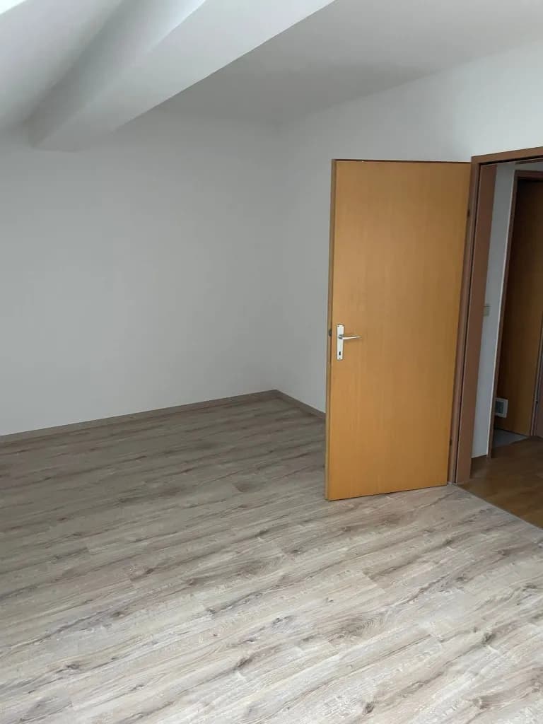 4-Zimmer-Wohnung mieten in Gmunden – 80 m², € 950 – Bild 2 von 8
