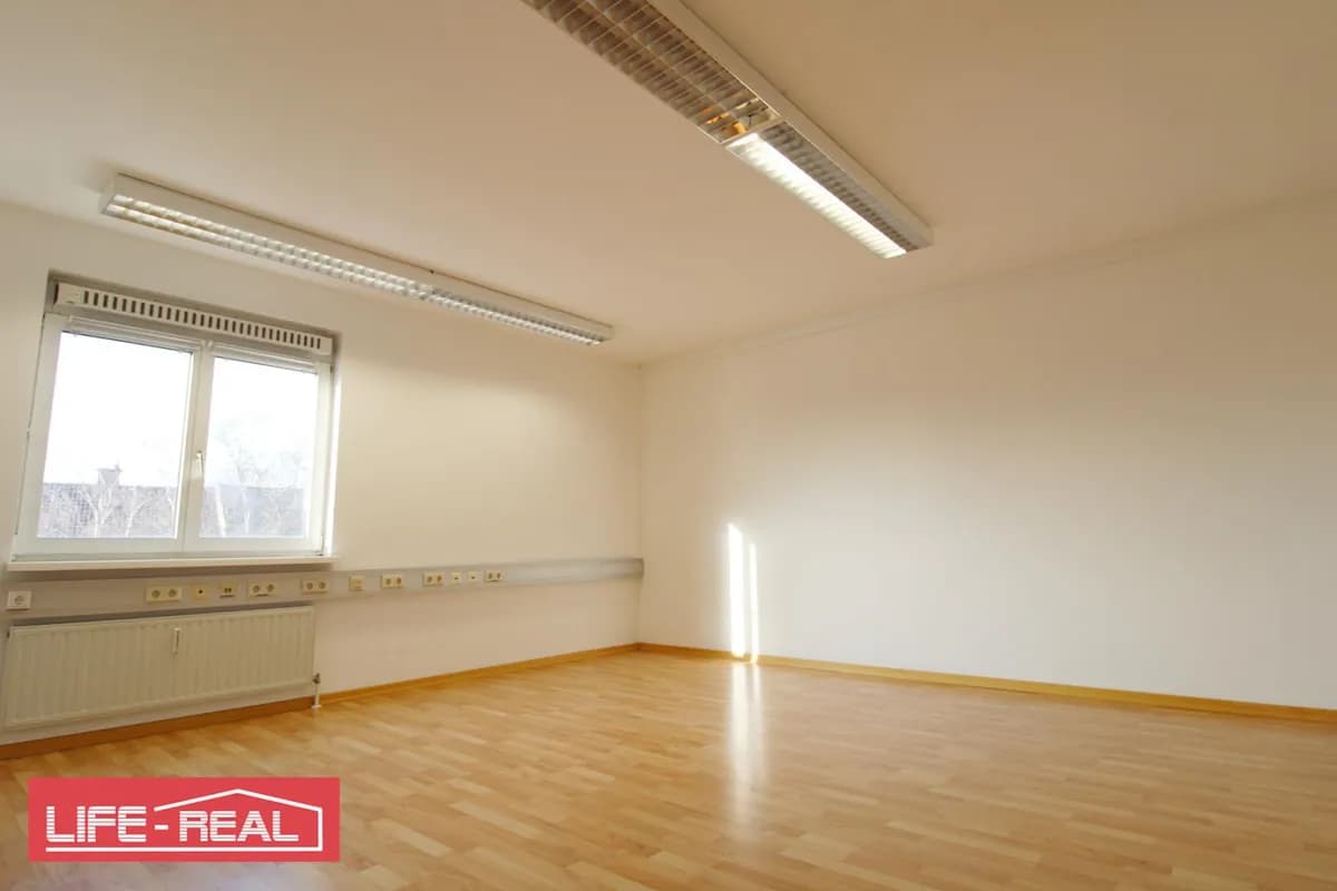 1-Zimmer-Gewerbeimmobilie mieten in Linz – 25 m², € 410 – Bild 1 von 6