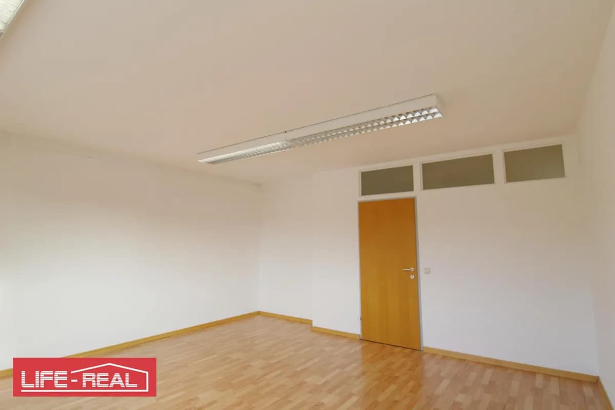 1-Zimmer-Gewerbeimmobilie mieten in Linz – 25 m², € 410 – Bild 2 von 6