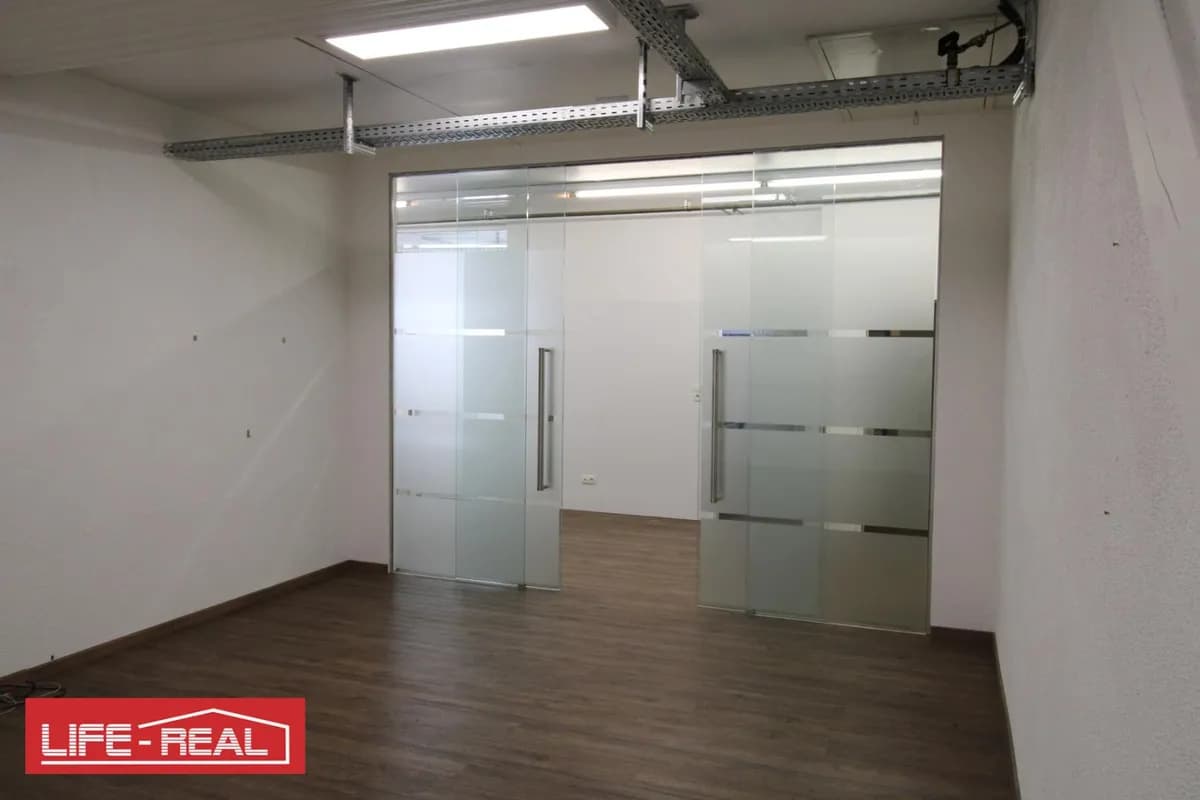 Gewerbeimmobilie mieten in Vöcklabruck – 186 m², € 1.132