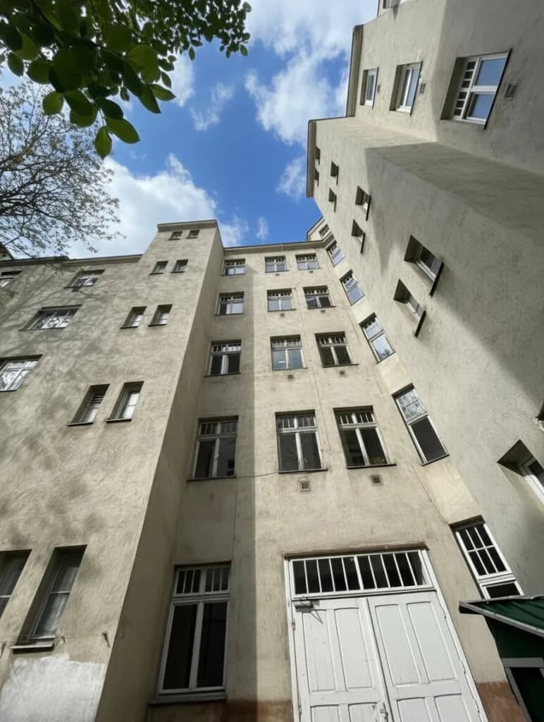 Gewerbeimmobilie kaufen in Wien – 1 392 m², € 2.950.000 – Bild 2 von 8