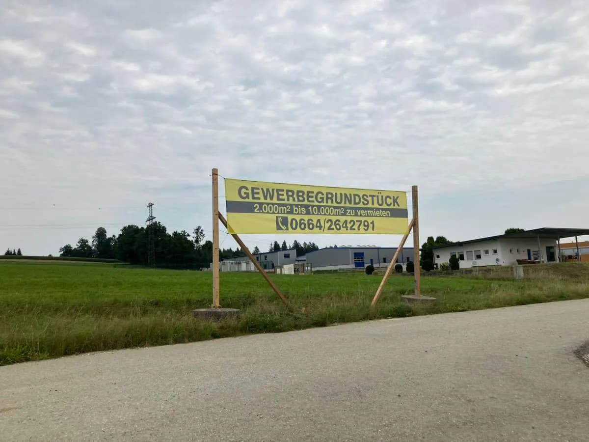 Immobilie mieten in Vöcklabruck – 2 100 m² – Bild 2 von 5