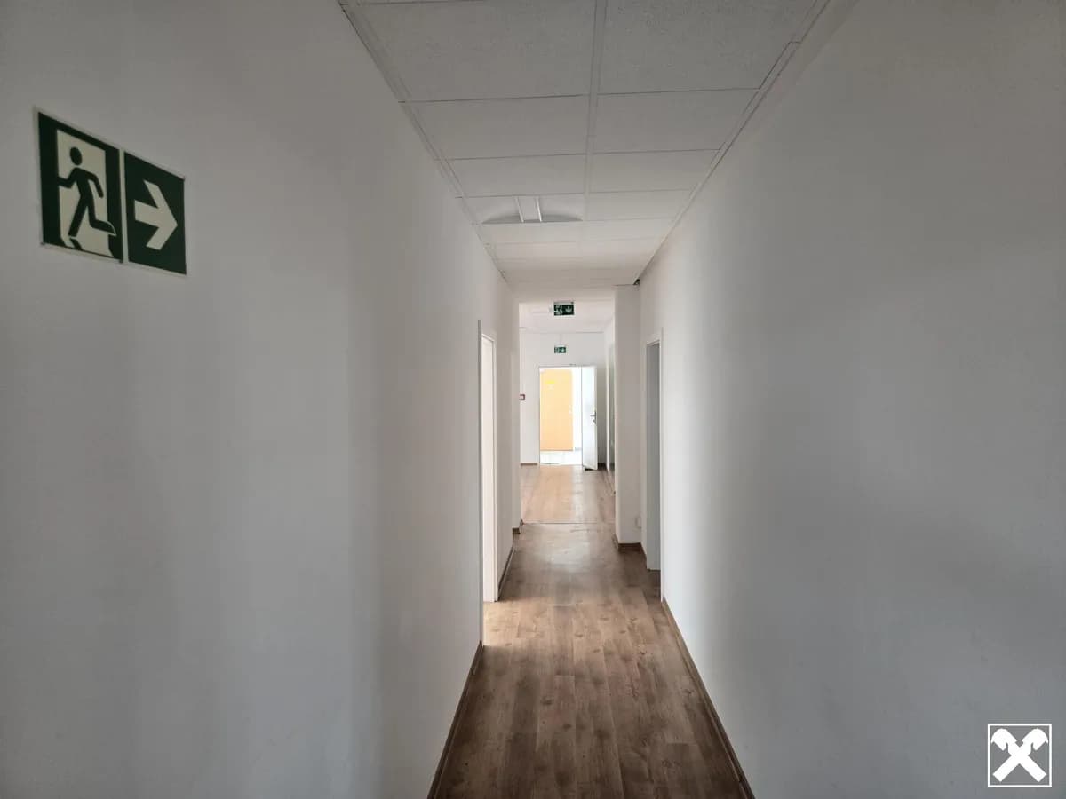 11-Zimmer-Immobilie mieten in Amstetten – 540 m², € 4.482 – Bild 16 von 18