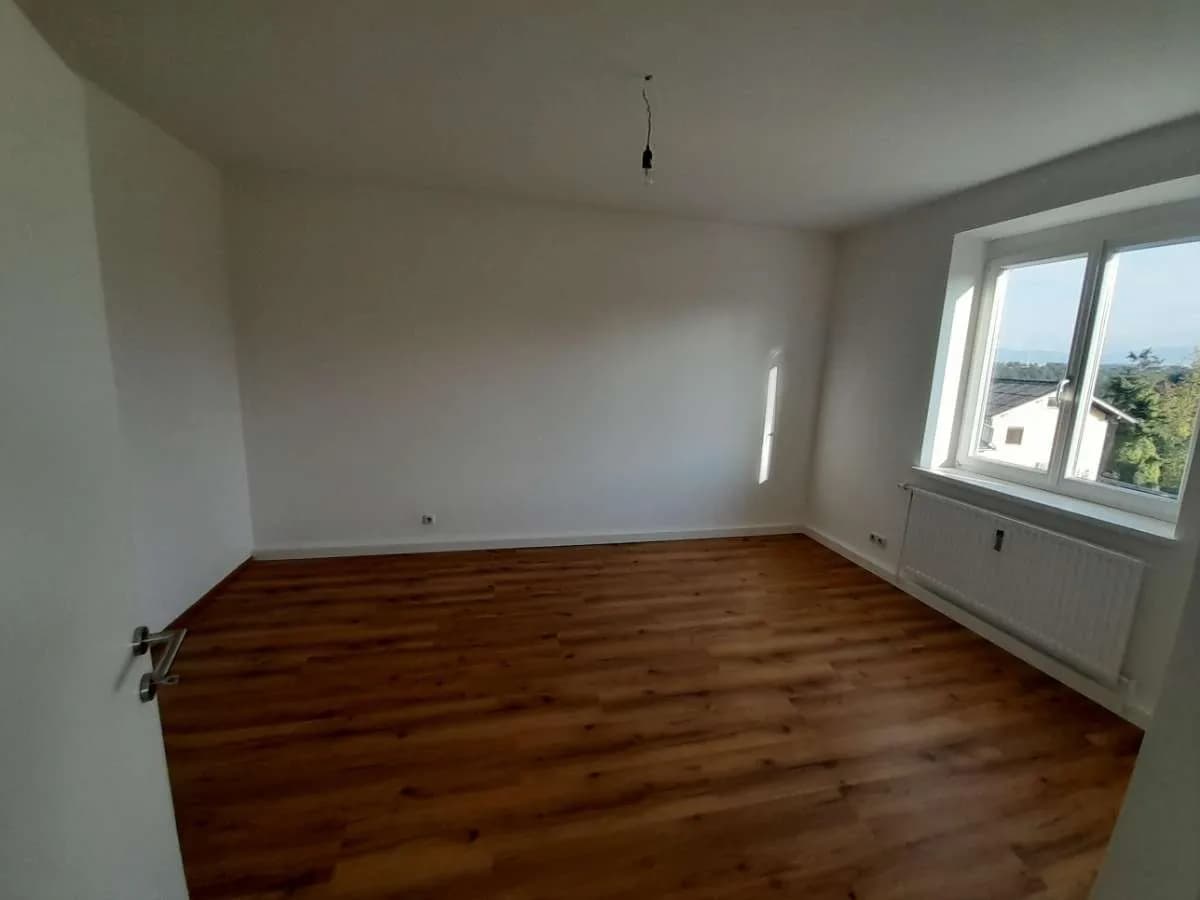 3-Zimmer-Wohnung mieten in Gmunden – 74 m², € 999 – Bild 2 von 3
