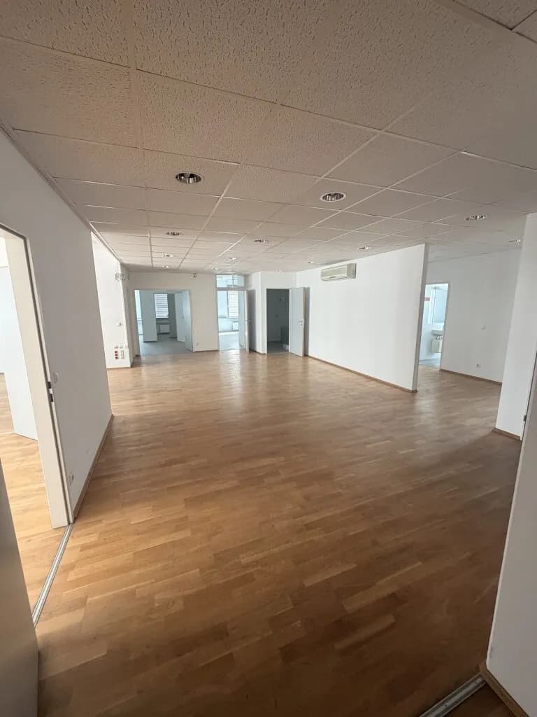Gewerbeimmobilie mieten in Wien – 419 m², € 7.165