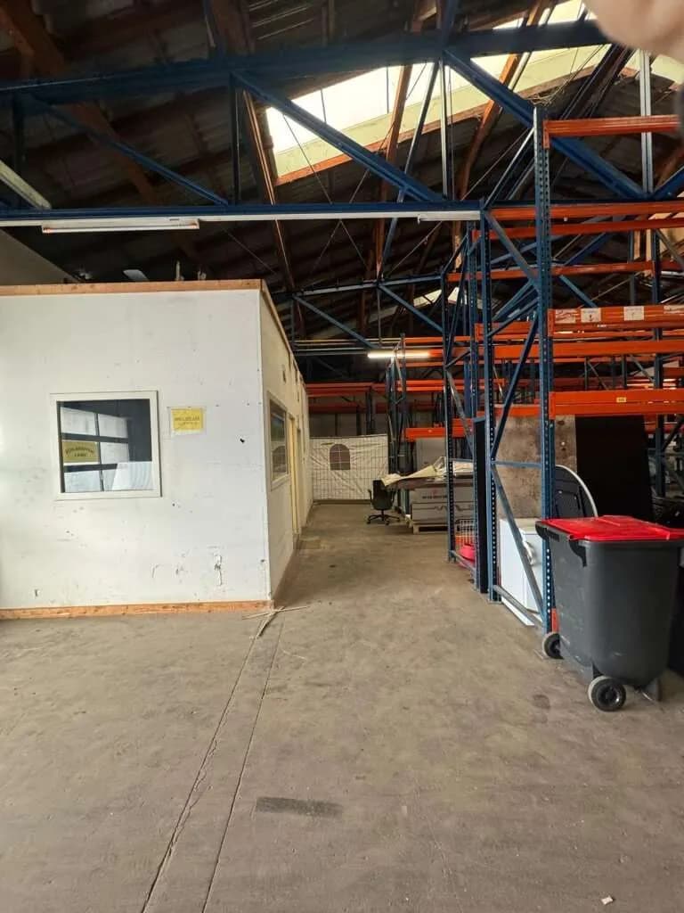 Gewerbeimmobilie mieten in Salzburg-Umgebung – 1 000 m², € 8