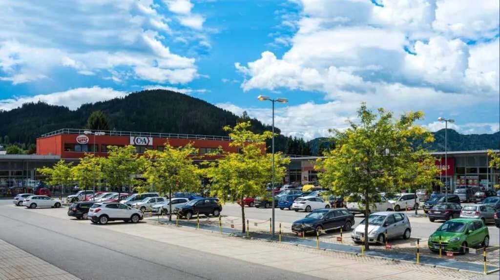 Gewerbeimmobilie mieten in Feldkirchen – 250 m², € 2.486