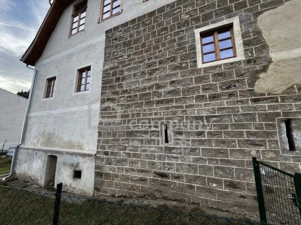 9-Zimmer-Immobilie kaufen in Sankt Veit an der Glan – 453 m², € 890.000 – Bild 3 von 8