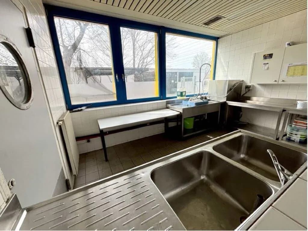 Gewerbeimmobilie mieten in Mödling – 197 m², € 2.075 – Bild 9 von 16