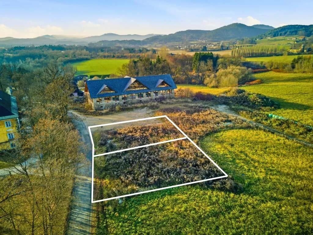 Grundstück kaufen in Klagenfurt – 1 350 m²
