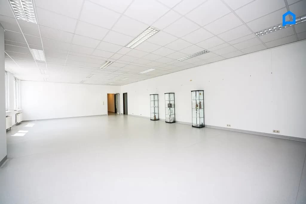 10-Zimmer-Gewerbeimmobilie mieten in Wien – 545 m², € 6.813 – Bild 9 von 30