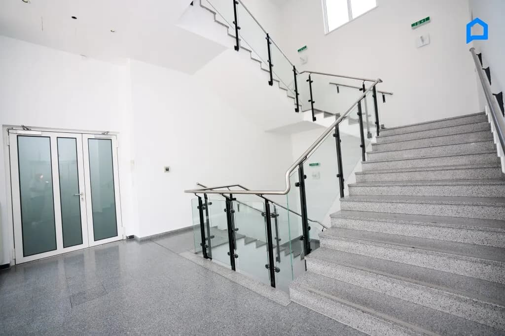 10-Zimmer-Gewerbeimmobilie mieten in Wien – 545 m², € 6.813 – Bild 29 von 30
