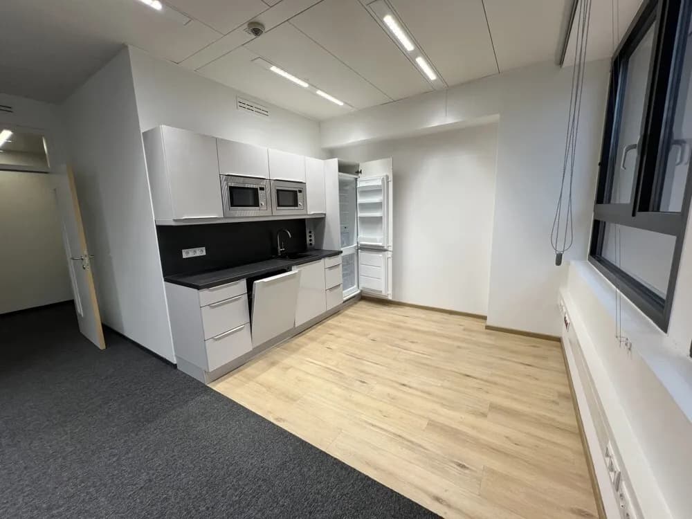 Gewerbeimmobilie mieten in Graz – 572 m², € 13