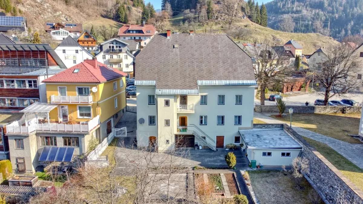 8-Zimmer-Gewerbeimmobilie kaufen in Sankt Veit an der Glan – 300 m², € 285.000 – Bild 2 von 11