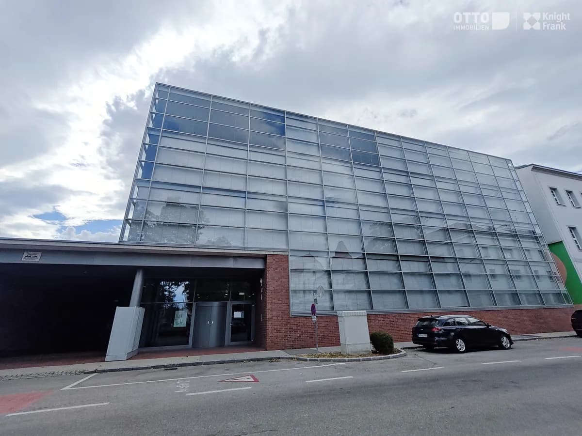 Gewerbeimmobilie kaufen in Wiener Neustadt – 2 530 m²