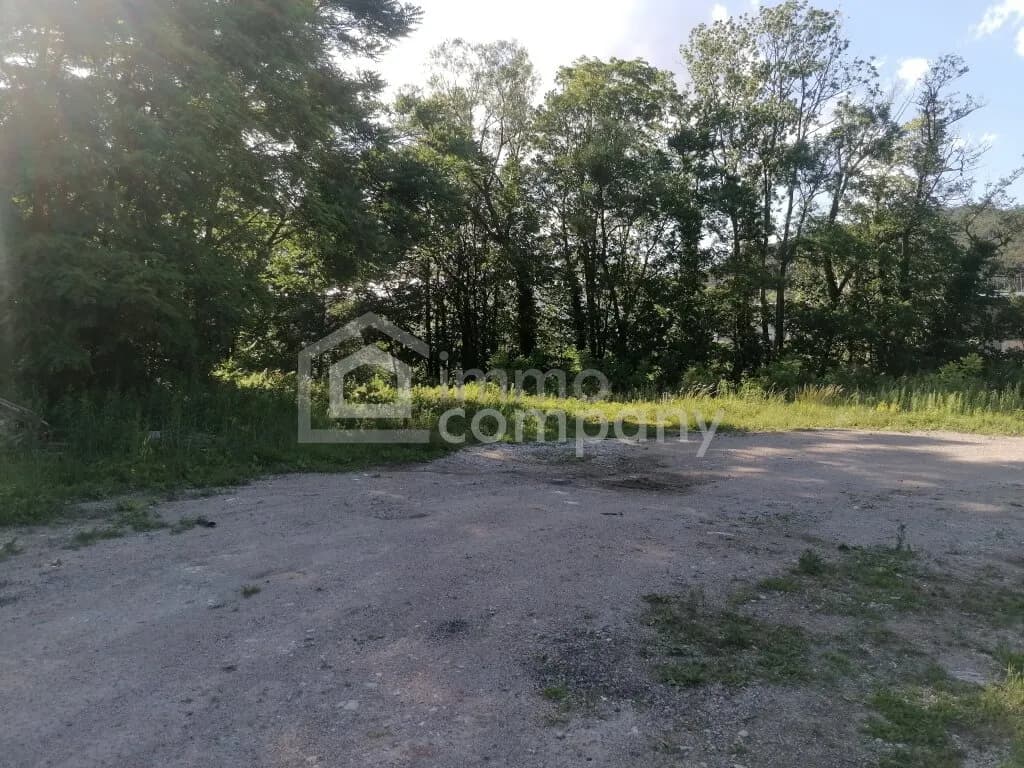 Immobilie kaufen in Baden – 4 000 m², € 960.000