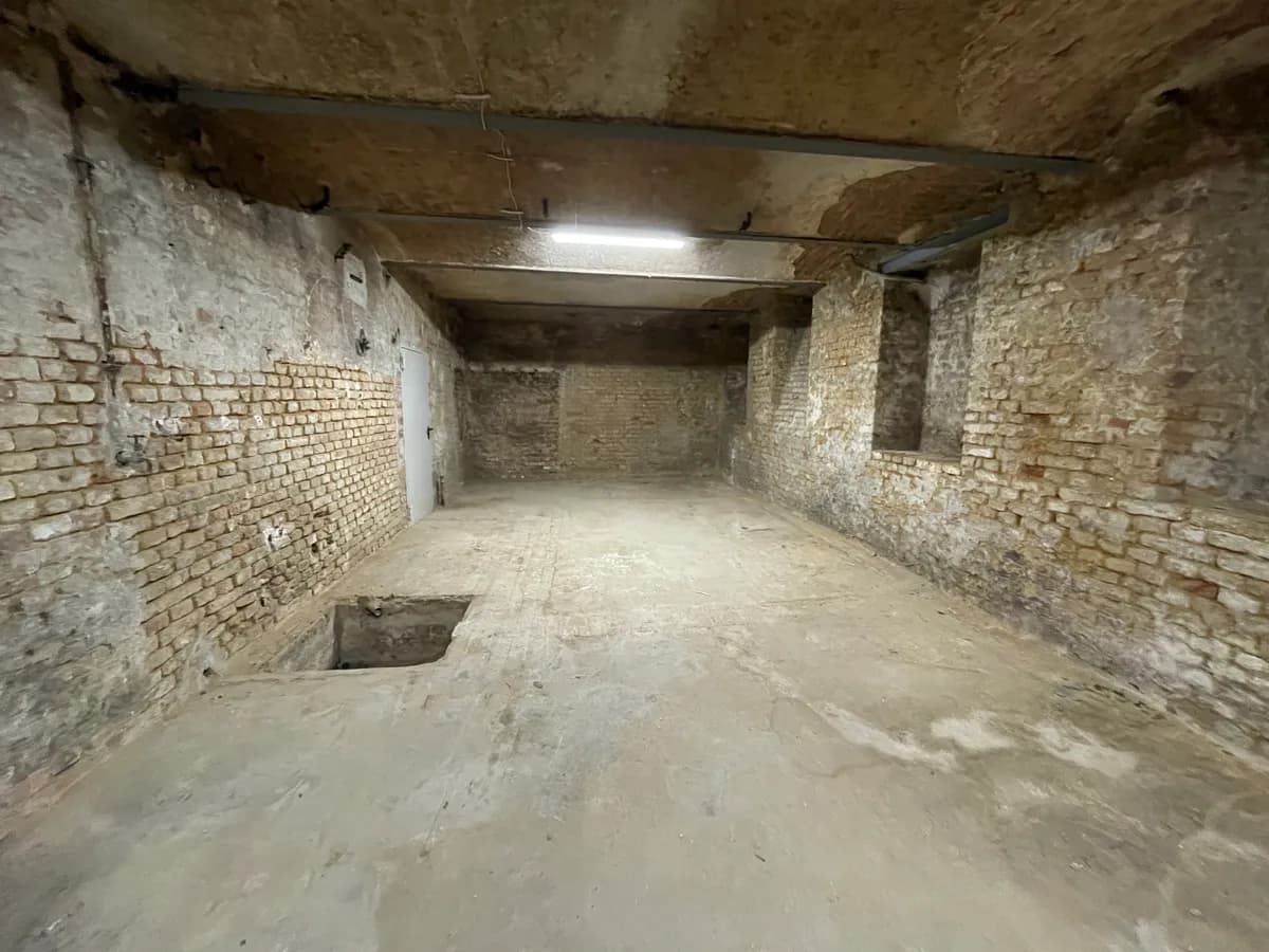 Gewerbeimmobilie kaufen in Wien – 150 m², € 75.000