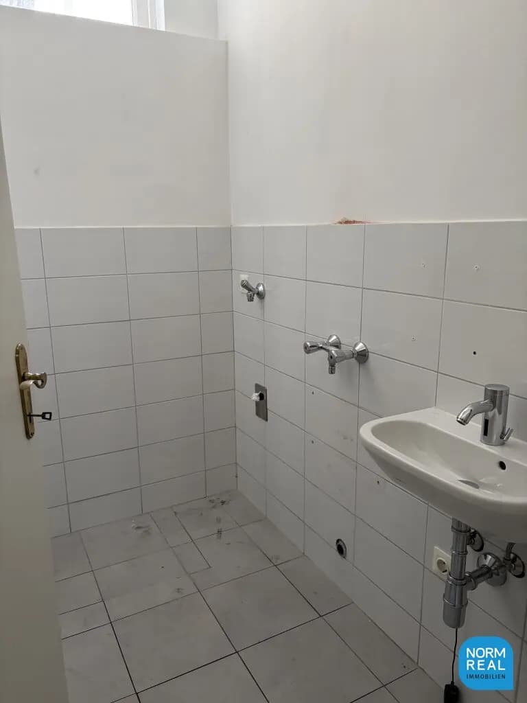 6-Zimmer-Gewerbeimmobilie mieten in Wien – 196 m², € 4.416 – Bild 16 von 17