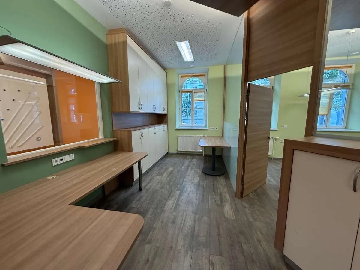 Gewerbeimmobilie mieten in Wien – 292 m², € 3.887