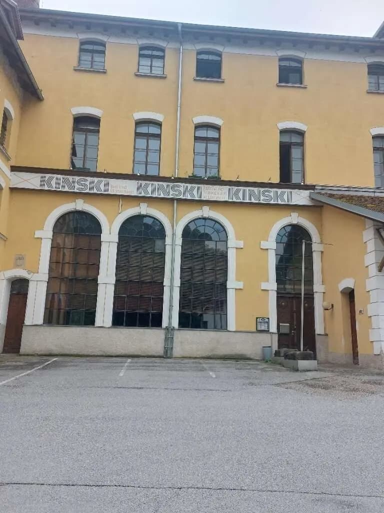 Gewerbeimmobilie mieten in Wels-Land – 488 m², € 4.413