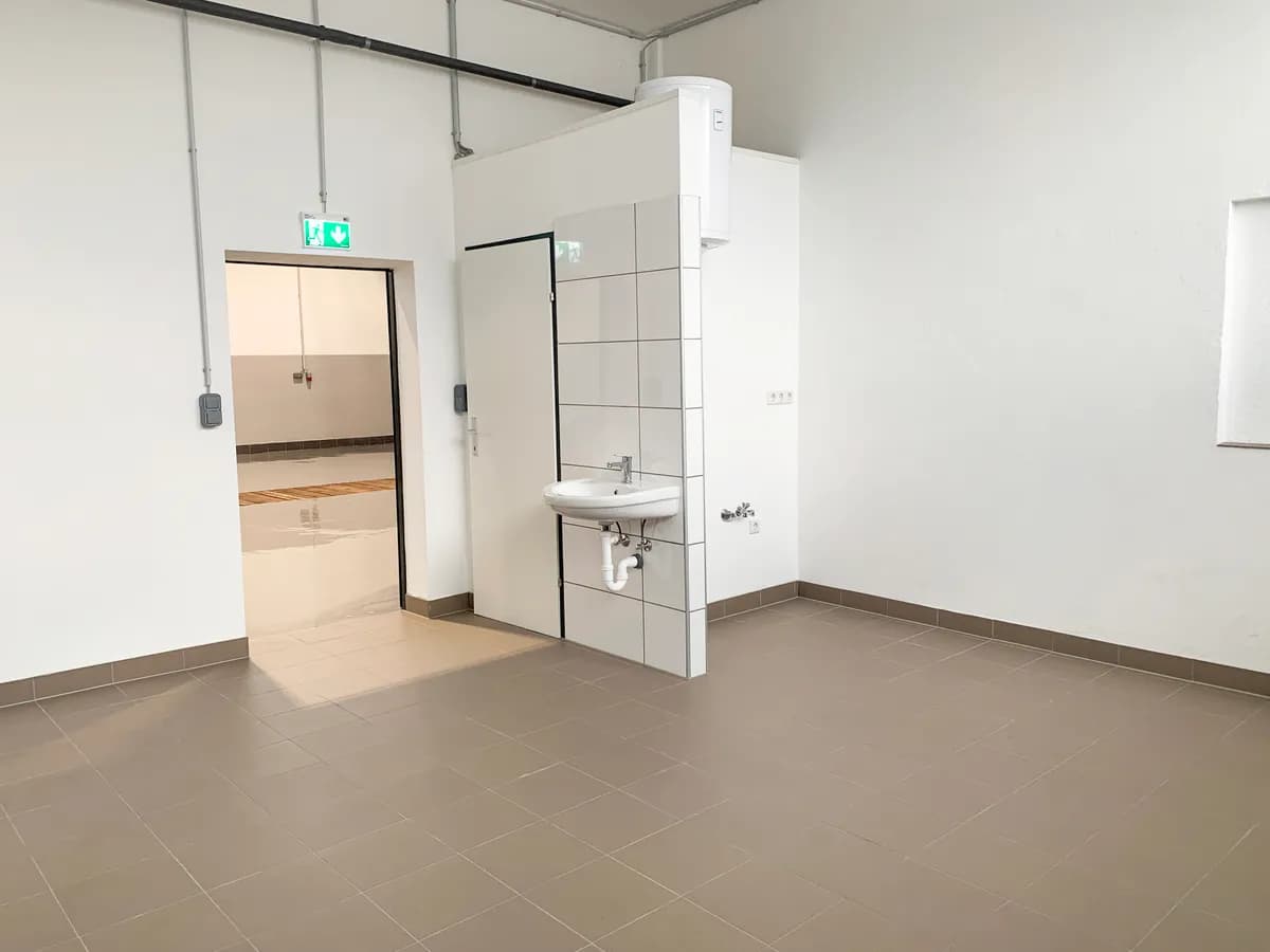 Gewerbeimmobilie mieten in Linz – 325 m², € 4.353 – Bild 13 von 32