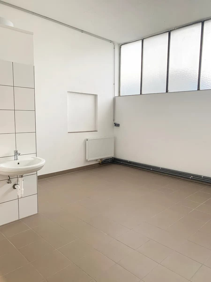 Gewerbeimmobilie mieten in Linz – 325 m², € 4.353 – Bild 14 von 32