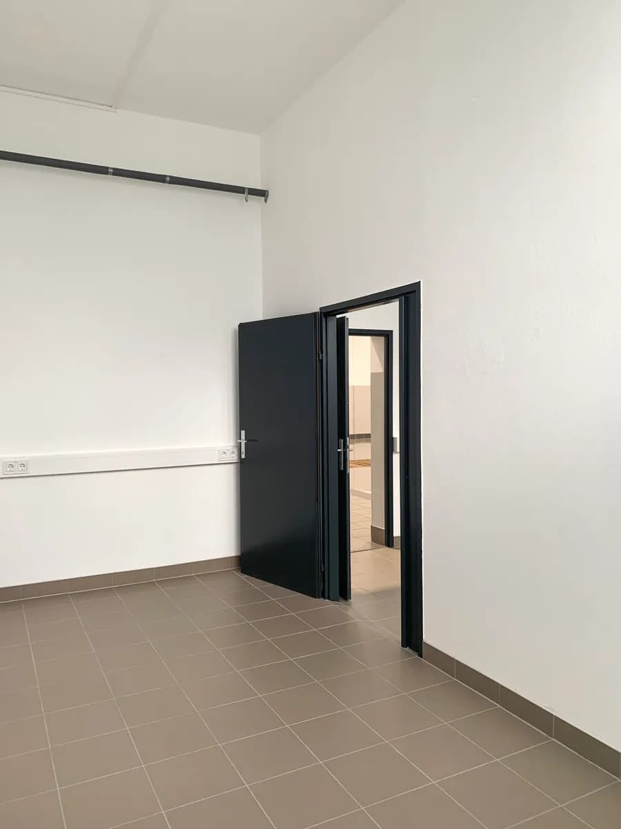 Gewerbeimmobilie mieten in Linz – 325 m², € 4.353 – Bild 25 von 32