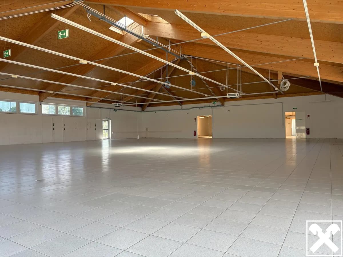 Immobilie mieten in Wels-Land – 836 m², € 4.338 – Bild 2 von 17