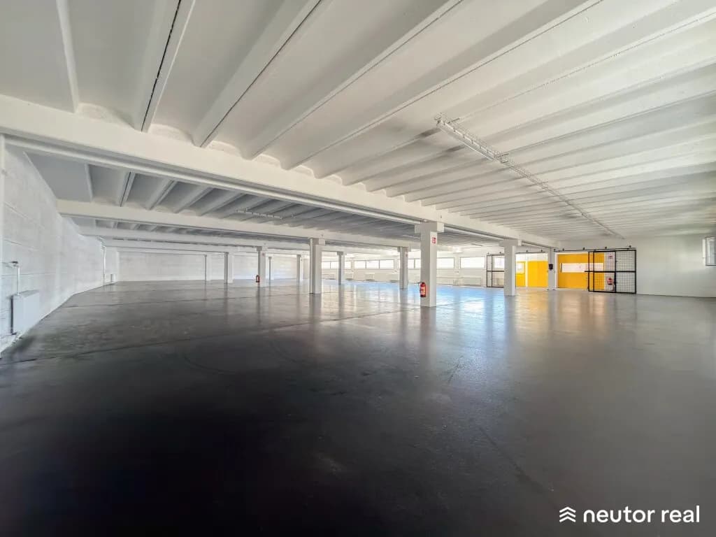 Gewerbeimmobilie mieten in Wien – 1 699 m², € 9.175 – Bild 1 von 19