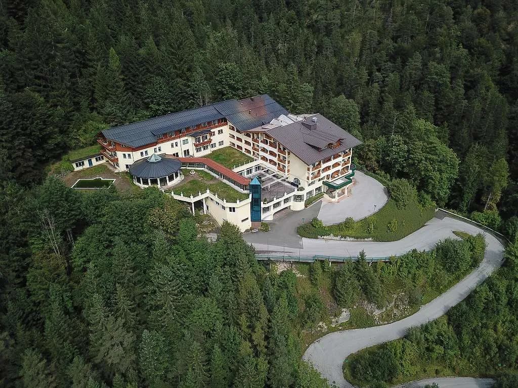 63-Zimmer-Gewerbeimmobilie kaufen in Kitzbühel – 6 612 m² – Bild 1 von 10