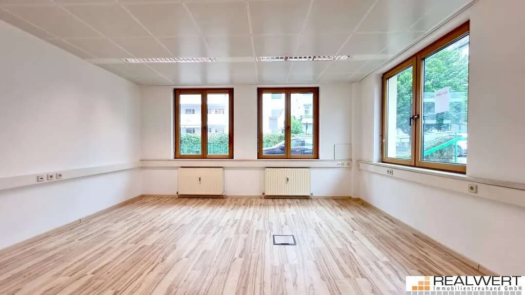 9-Zimmer-Gewerbeimmobilie mieten in Salzburg Stadt – 261 m², € 3.048 – Bild 2 von 8